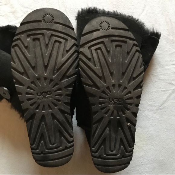 UGG Bailey Button Triplet Boot - Picture 2 of 3